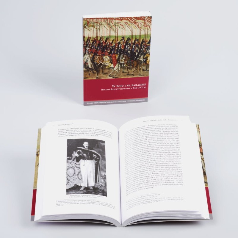 Okładka publikacji „W boju i na paradzie” dostępnej w sklepie internetowym Zamku Królewskiego w Warszawie.